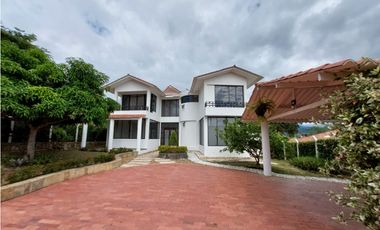 VENTA LINDISIMA CASA CAMPESTRE EN EL MEJOR CONDOMINIO DE CHINAUTA