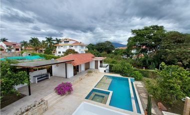 VENTA LINDISIMA CASA CAMPESTRE EN EL MEJOR CONDOMINIO DE CHINAUTA