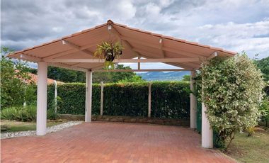 VENTA LINDISIMA CASA CAMPESTRE EN EL MEJOR CONDOMINIO DE CHINAUTA