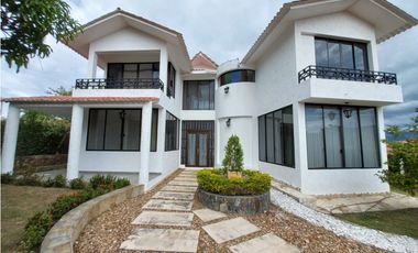 VENTA LINDISIMA CASA CAMPESTRE EN EL MEJOR CONDOMINIO DE CHINAUTA