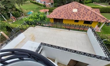 VENTA LINDISIMA CASA CAMPESTRE EN EL MEJOR CONDOMINIO DE CHINAUTA