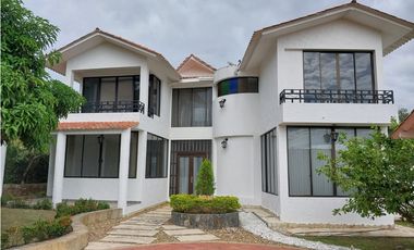 VENTA LINDISIMA CASA CAMPESTRE EN EL MEJOR CONDOMINIO DE CHINAUTA