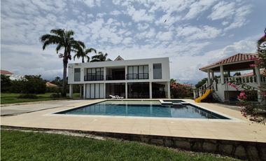 Vendo o Permuto casa campestre en el mejor condominio Chinauta