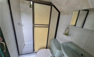 VENTA ESPECTACULAR CASA FINCA UBICADA  A 10 MINUTOS DE LA VEGA C/MARCA