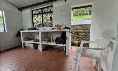 VENTA ESPECTACULAR CASA FINCA UBICADA  A 10 MINUTOS DE LA VEGA C/MARCA