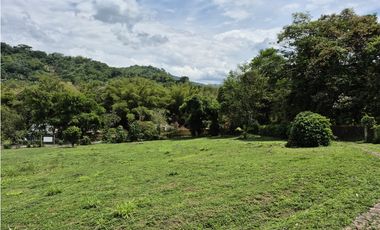 VENTA ESPECTACULAR CASA FINCA UBICADA  A 10 MINUTOS DE LA VEGA C/MARCA