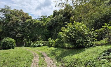 VENTA ESPECTACULAR CASA FINCA UBICADA  A 10 MINUTOS DE LA VEGA C/MARCA