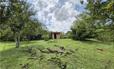 VENTA ESPECTACULAR CASA FINCA UBICADA  A 10 MINUTOS DE LA VEGA C/MARCA