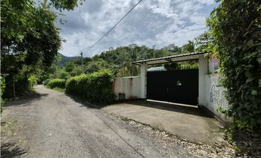 VENTA ESPECTACULAR CASA FINCA UBICADA  A 10 MINUTOS DE LA VEGA C/MARCA
