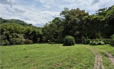 VENTA ESPECTACULAR CASA FINCA UBICADA  A 10 MINUTOS DE LA VEGA C/MARCA