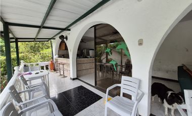 VENTA ESPECTACULAR CASA FINCA UBICADA  A 10 MINUTOS DE LA VEGA C/MARCA