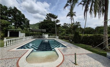 VENTA ESPECTACULAR CASA FINCA UBICADA  A 10 MINUTOS DE LA VEGA C/MARCA