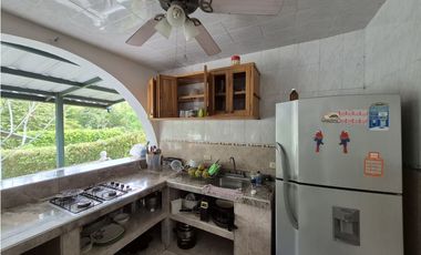 VENTA ESPECTACULAR CASA FINCA UBICADA  A 10 MINUTOS DE LA VEGA C/MARCA