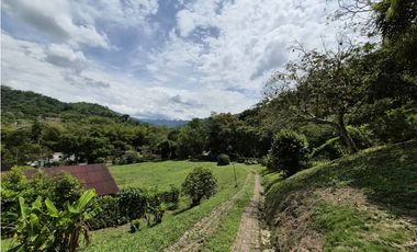VENTA ESPECTACULAR CASA FINCA UBICADA  A 10 MINUTOS DE LA VEGA C/MARCA