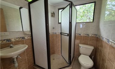 VENTA ESPECTACULAR CASA FINCA UBICADA  A 10 MINUTOS DE LA VEGA C/MARCA