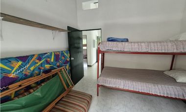 VENTA ESPECTACULAR CASA FINCA UBICADA  A 10 MINUTOS DE LA VEGA C/MARCA