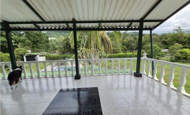 VENTA ESPECTACULAR CASA FINCA UBICADA  A 10 MINUTOS DE LA VEGA C/MARCA