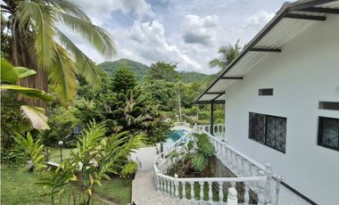 VENTA ESPECTACULAR CASA FINCA UBICADA  A 10 MINUTOS DE LA VEGA C/MARCA