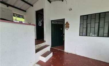 VENTA ESPECTACULAR CASA FINCA UBICADA  A 10 MINUTOS DE LA VEGA C/MARCA