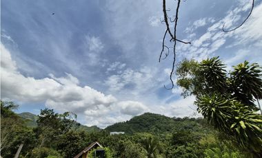 VENTA ESPECTACULAR CASA FINCA UBICADA  A 10 MINUTOS DE LA VEGA C/MARCA