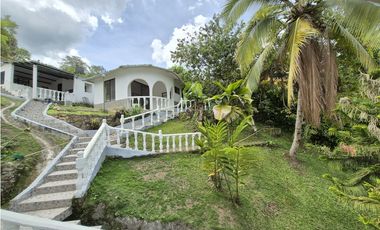 VENTA ESPECTACULAR CASA FINCA UBICADA  A 10 MINUTOS DE LA VEGA C/MARCA