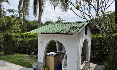 VENTA ESPECTACULAR CASA FINCA UBICADA  A 10 MINUTOS DE LA VEGA C/MARCA