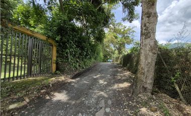 VENTA ESPECTACULAR CASA FINCA UBICADA  A 10 MINUTOS DE LA VEGA C/MARCA