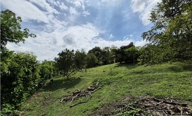 VENTA ESPECTACULAR CASA FINCA UBICADA  A 10 MINUTOS DE LA VEGA C/MARCA