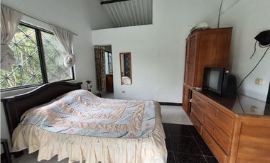 VENTA ESPECTACULAR CASA FINCA UBICADA  A 10 MINUTOS DE LA VEGA C/MARCA