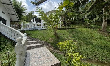 VENTA ESPECTACULAR CASA FINCA UBICADA  A 10 MINUTOS DE LA VEGA C/MARCA