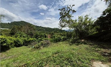 VENTA ESPECTACULAR CASA FINCA UBICADA  A 10 MINUTOS DE LA VEGA C/MARCA