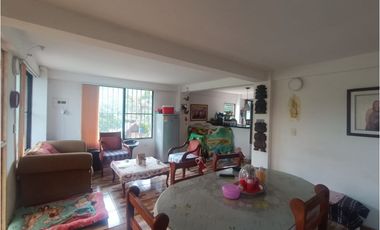 CASA CON LOTE EN COMBIA