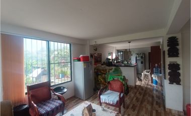 CASA CON LOTE EN COMBIA