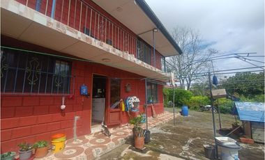 CASA CON LOTE EN COMBIA