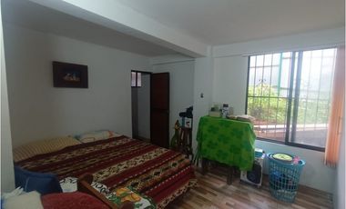 CASA CON LOTE EN COMBIA