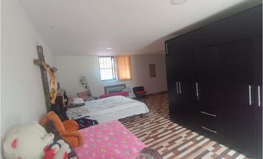 CASA CON LOTE EN COMBIA
