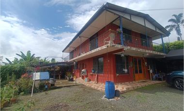 CASA CON LOTE EN COMBIA