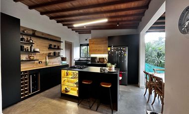 Casa Campestre en Venta en Sabaneta, sector La Doctora