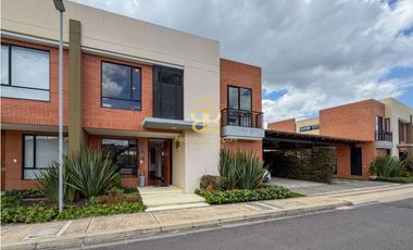 SE VENDE CASA EN CAJICA
