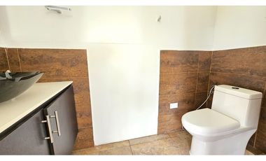 Venta de casa en La Ceja cerca al parque principal, en unidad cerrada