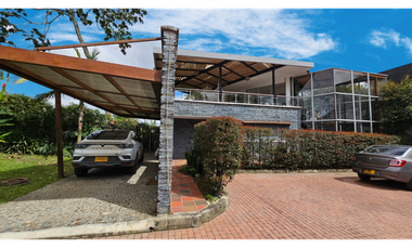 Venta de casa en La Ceja cerca al parque principal, en unidad cerrada