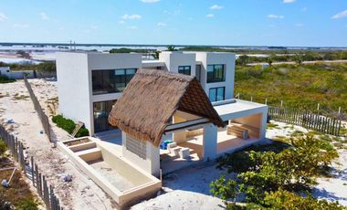 Casa Frente Al Mar En Las Hermosas Playas de San Crisanto, Yucatán