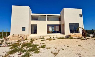 Casa Frente Al Mar En Las Hermosas Playas de San Crisanto, Yucatán