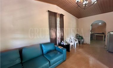 OPORTUNIDAD! Se vende Casa en Altos del Maria