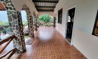 OPORTUNIDAD! Se vende Casa en Altos del Maria