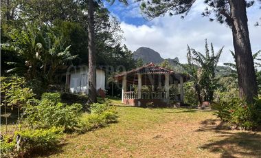 OPORTUNIDAD! Se vende Casa en Altos del Maria