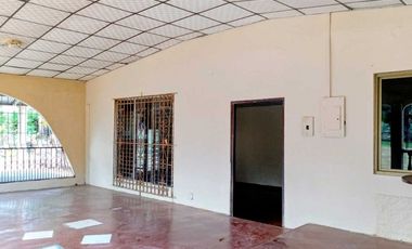 Se vende o alquila amplia casa en San Pablo Nuevo. Negociable
