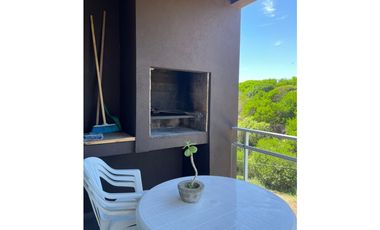 Departamento en edificio frente al mar. Cochera, Piscina. Ascensor