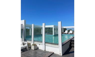 Departamento en edificio frente al mar. Cochera, Piscina. Ascensor