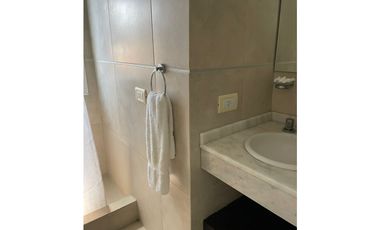 Departamento en edificio frente al mar. Cochera, Piscina. Ascensor